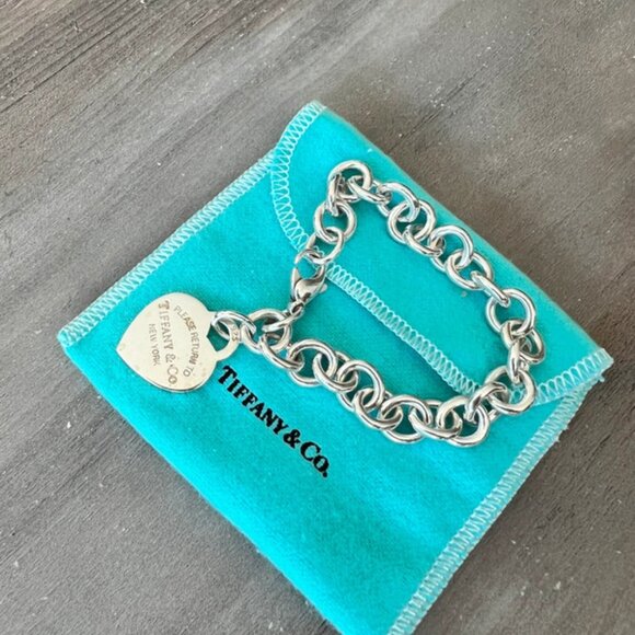 Tiffany’s Heart Charm Bracelet - Picture 3 of 4